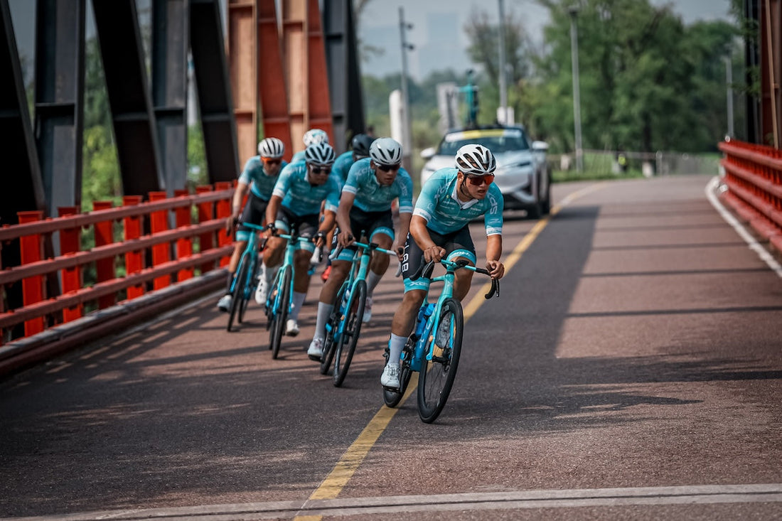 How to Conquer Chengdu in a Weekend? Two Japanese Guys Find the Secret to Hot Pot After a 100km Ride!